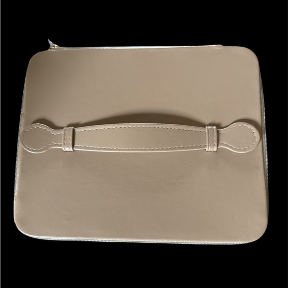 Beauty Bundle with Hair Accessories and Makeup - Picture 6 of 11